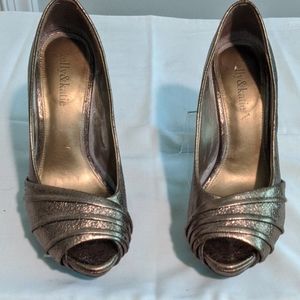 Kelly & Katie gold pumps